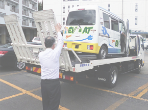 積み込み完了です。校長先生にカンタンに動かす手順の説明をして、いざ新潟へ！