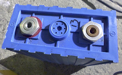 13番電池はサイドが膨らんでいるが、これは電池不良の影響とは関係がなく、好調な電池も膨らむ。見た目ではなにが不良原因かはわからない。