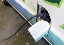 ある程度、走行可能状態に復活したところで、本来の充電方法である車載用充電器を使って再び充電開始。これで電圧が上がっていけば、課題はなおも残るものの、エブリィEVは復活して走り回ることができる。