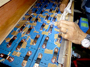 BMSの配線が作業性を悪くしていることが判明