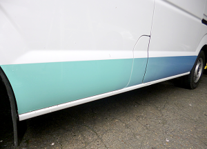 腰下の塗装は美しい海をモチーフした塗装