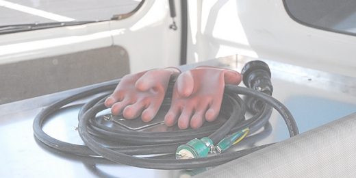 絶縁グローブを車載