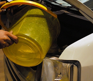 ウィンドウォッシャー液の補充、ワイパー作動の確認、ワイパーブレードゴムの点検、各種ランプ類の作動確認