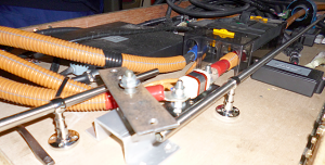 電池BOXの上蓋はブレーカーと連結させて、安全性を担保