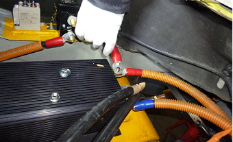 モーターコントローラーとコンダクターリレー