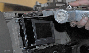 小物入れをベルトサンダーで削り合わせ