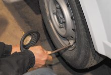 タイヤの空気圧をチェック