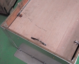 中蓋は取っ手、閂錠とも昭和を彷彿させる