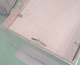 中蓋は取っ手、閂錠とも昭和を彷彿させる