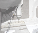 ボディにも同じ位置で穴を空ける