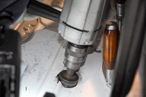 ホールソーでボディに穴を空ける