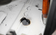 収納BOXと同じ位置で空けた穴