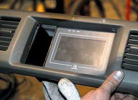 インパネに収まるモニター