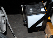 12Vバッテリーを取り付け