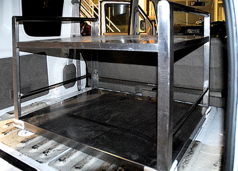 エブリィの荷台にワゴンカートを置いて検討