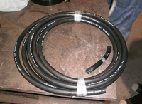 ホースはブレーキ回りもオイルクーラーもゴムホースで対応。ホースはブレーキ回りもオイルクーラーもゴムホースで対応。