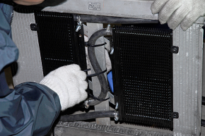 ゴムホースが思ったより太く、取り付け苦戦!