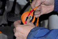 電気式ヒーターコアは高電流のためオレンジ色でテーピング。