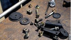 持ち寄りした部品でどういう組み立てにするか検討。