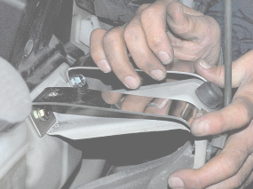 トゥボード上側に付けたステー