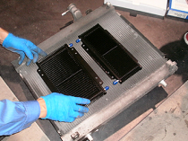 オイルクーラーを純正ラジエーターに入れ込む作業