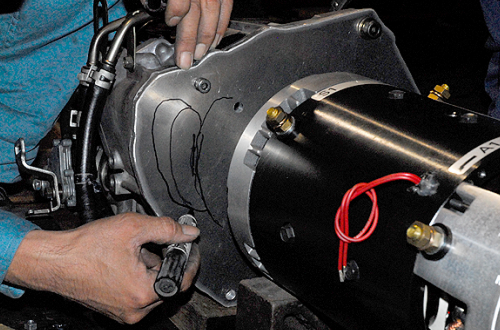 工具用の穴開け作業