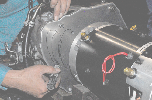 工具用の穴開け作業