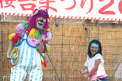 おもちゃのすぎやま跡地に大道芸人登場！
