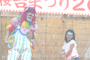 おもちゃのすぎやま跡地に大道芸人登場！
