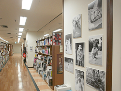 ジュンク堂書店・渋谷店にて「パネル展」が開催されました。