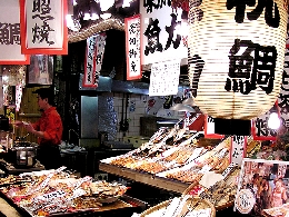 やっぱり鮮魚店が中心的存在