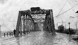 大正14年（1925年）1月の旧永代橋　西村教授はこの風景のなかを深川入りしたのだろう（土木図書館所蔵）